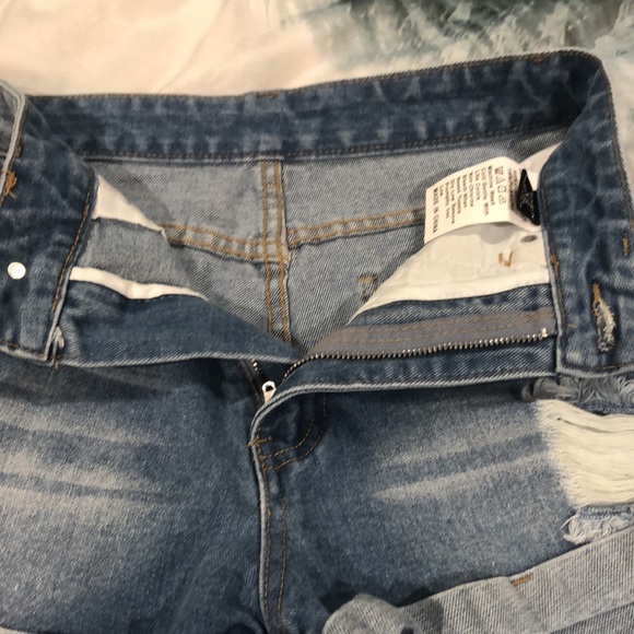 Shein denim distressed shorts. Size XS - Picture 8 of 8